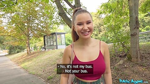 Cute Chick Doesnt Wear Panties – Amalia Davis