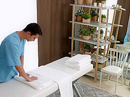 18 y.o Teenie Massage Rooms – Vivian Grace