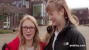 Studentinnen Mit Rocken Haben Spab Im Seminarraum